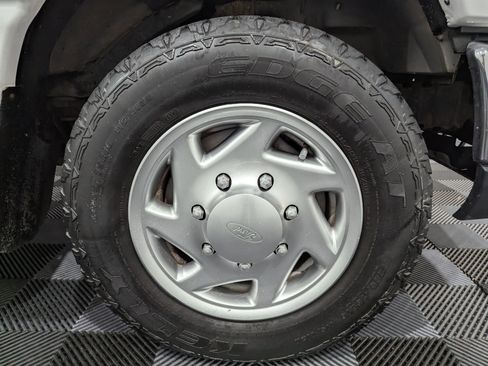 Used 2010 Ford E-350 and Econoline 350 XL RWD image 6
