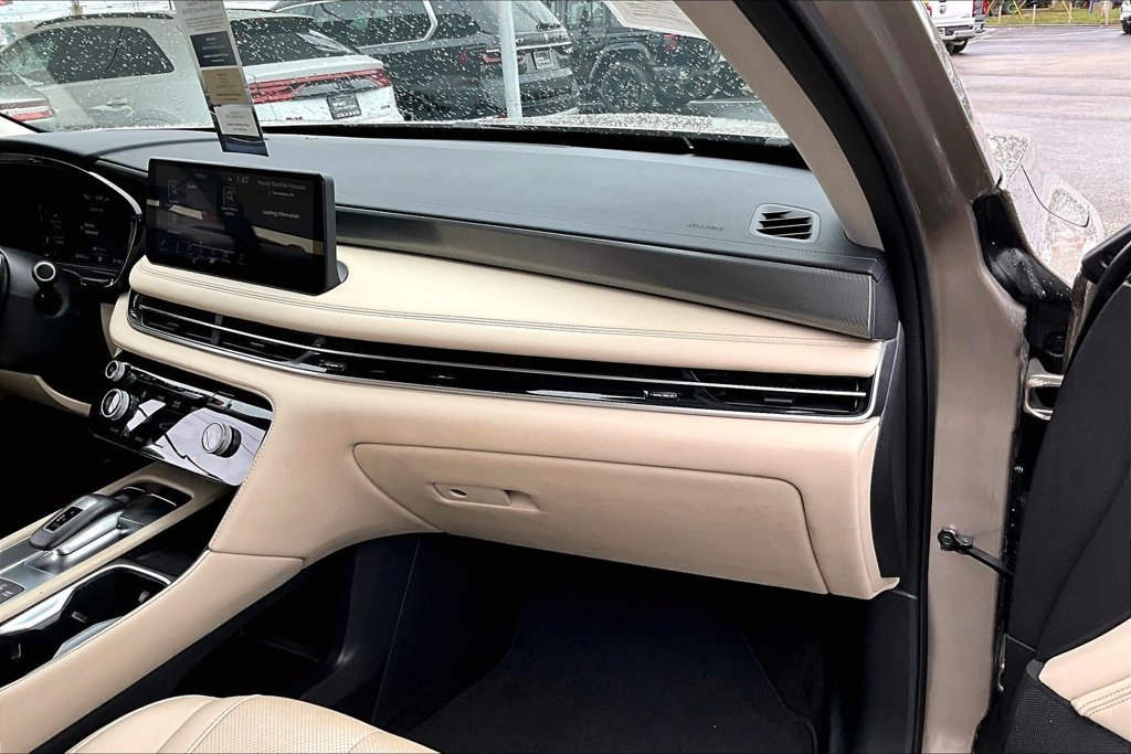 Certified 2025 INFINITI QX60 Luxe FWD image 17