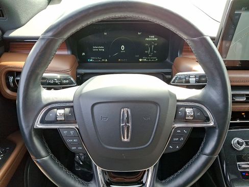 Used 2022 Lincoln Nautilus Reserve w/ Luxury Package AWD/4WD image 16