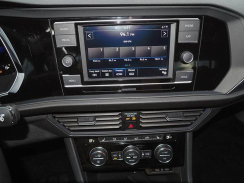 Used 2023 Volkswagen Jetta SE FWD image 11