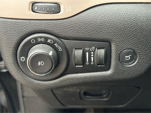 Used 2018 Jeep Cherokee Limited w/ High Altitude Package image 17