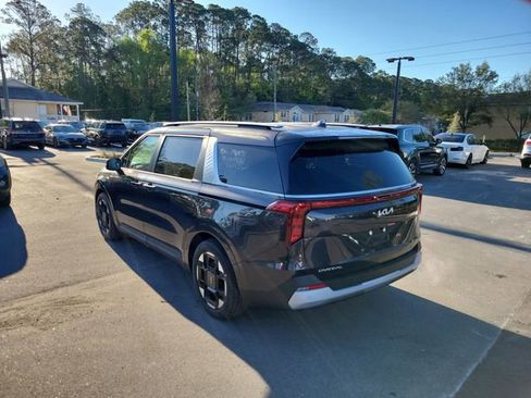 New 2026 Kia Carnival EX FWD image 3