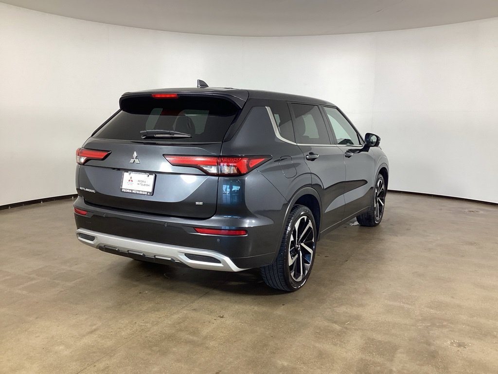 Used 2024 Mitsubishi Outlander SE Black Edition FWD image 5