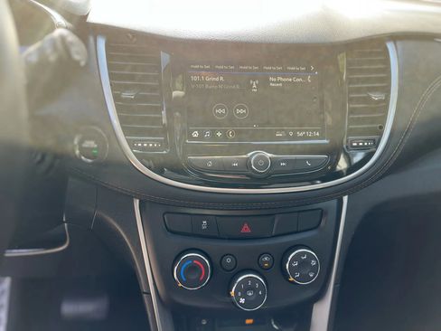 Used 2019 Chevrolet Trax LT w/ LT Convenience Package image 14