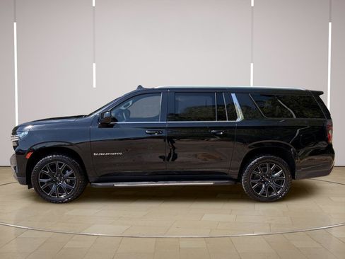 Used 2023 Chevrolet Suburban LS RWD image 2
