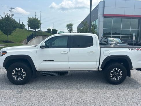 Used 2021 Toyota Tacoma TRD Off-Road w/ Technology Package AWD/4WD image 11