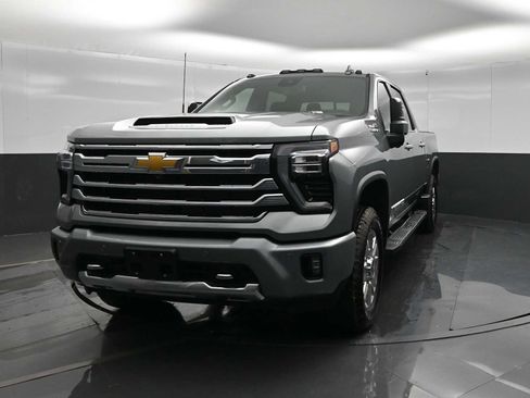 Used 2025 Chevrolet Silverado 2500 High Country w/ Z71 Off-Road Package AWD/4WD image 3
