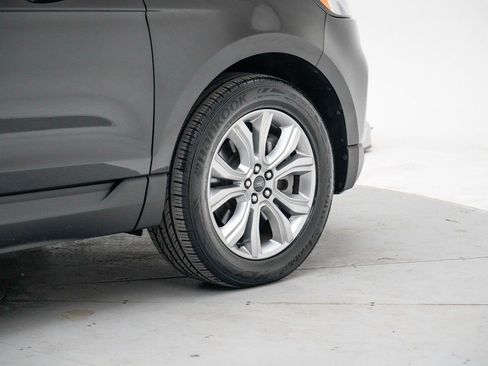 Used 2024 Ford Edge Titanium image 11