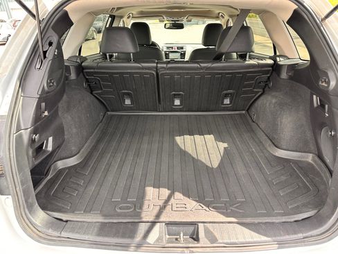 Used 2016 Subaru Outback 2.5i Limited AWD/4WD image 8