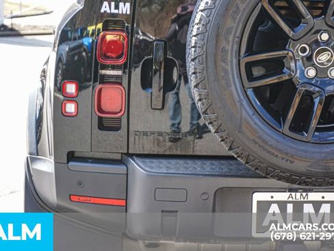 Used 2022 Land Rover Defender 110 S image 13