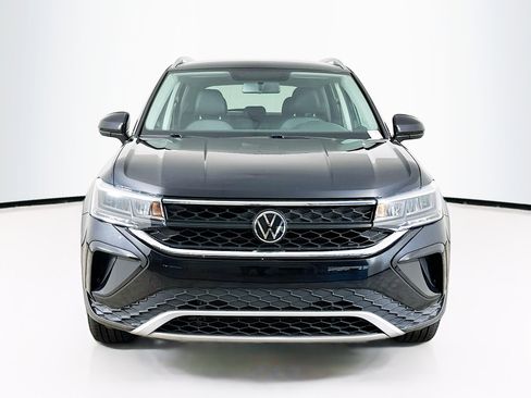 Used 2022 Volkswagen Taos SE image 2