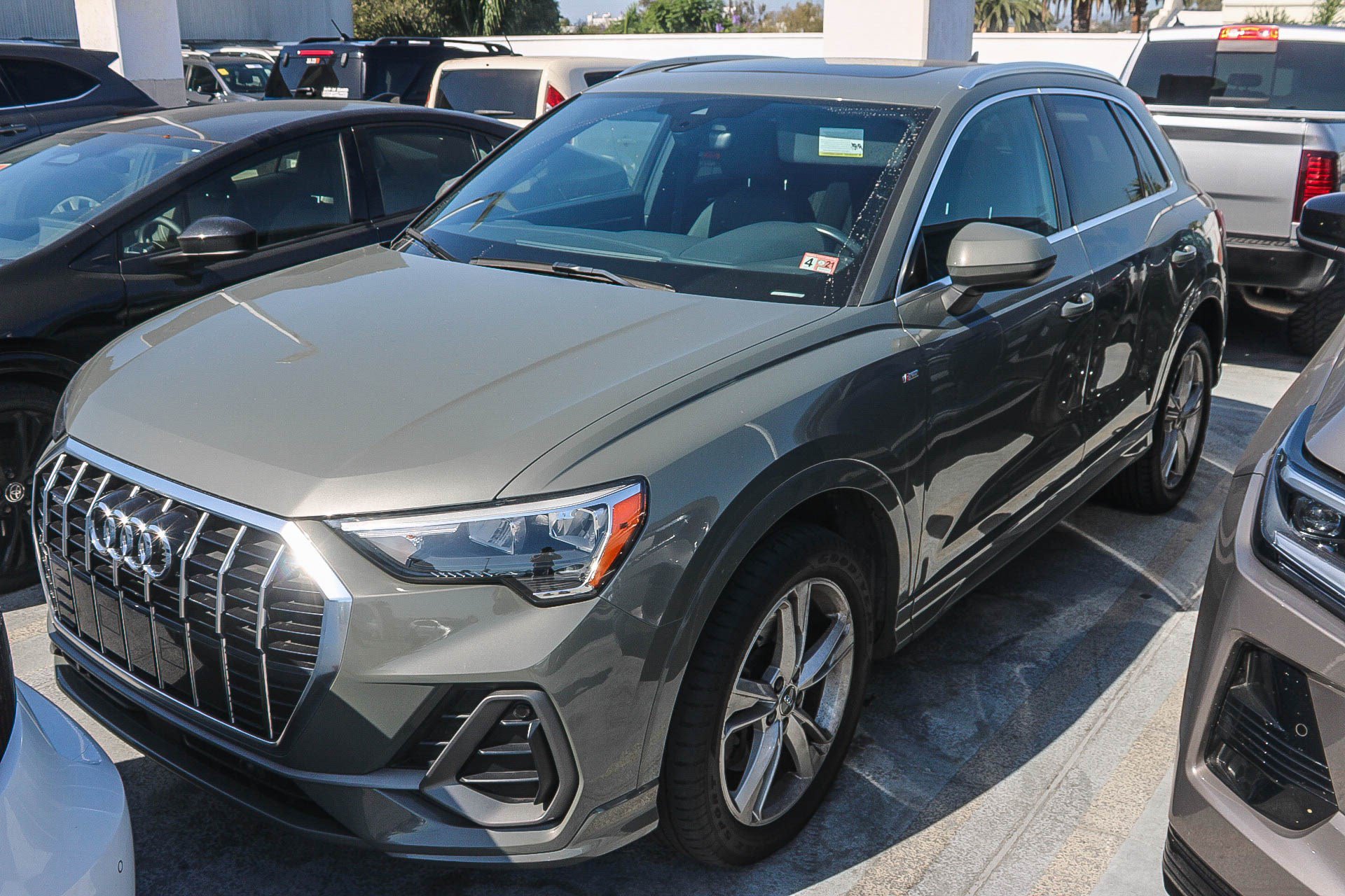 Used 2020 Audi Q3 2.0T Premium w/ Convenience Package AWD/4WD image 5