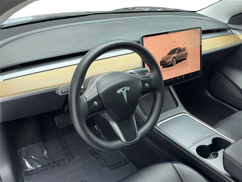 Used 2023 Tesla Model 3 Standard Range image 14