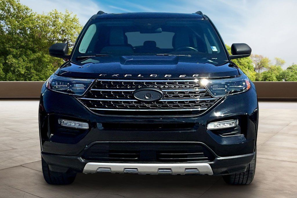 Used 2021 Ford Explorer XLT w/ Equipment Group 202A AWD/4WD image 3