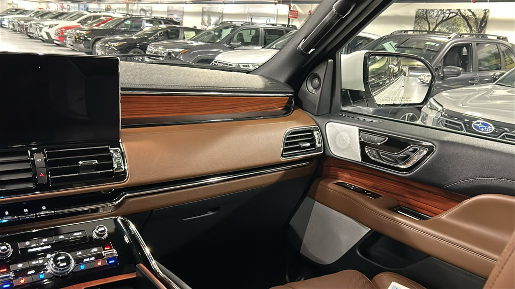 Used 2024 Lincoln Navigator Reserve AWD/4WD image 24