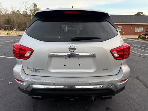 Used 2017 Nissan Pathfinder SV w/ SV Tech Package image 6
