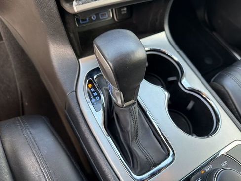 Used 2019 Jeep Grand Cherokee Limited image 22