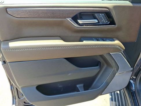 Used 2025 GMC Yukon XL Denali Ultimate AWD/4WD image 9