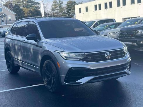 Used 2023 Volkswagen Tiguan SE R-Line image 1