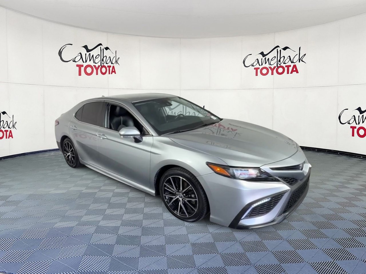 Used 2023 Toyota Camry SE FWD image 6