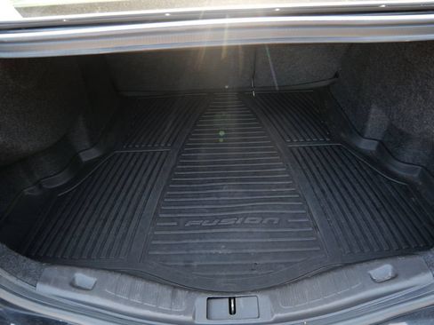 Used 2014 Ford Fusion SE w/ Equipment Group 202A FWD image 9
