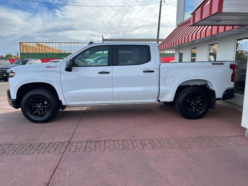 Used 2022 Chevrolet Silverado 1500 LT Trail Boss w/ Convenience Package II image 2