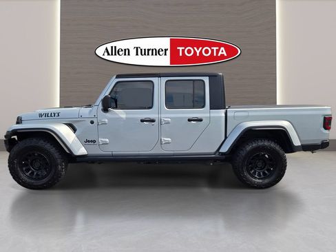 Used 2023 Jeep Gladiator Sport AWD/4WD image 10