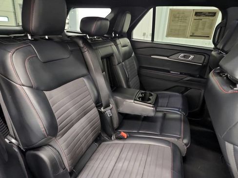 Used 2025 Ford Explorer ST-Line w/ ST-Line Street Pack AWD/4WD image 28