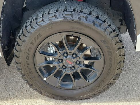 Used 2025 Toyota Tundra Platinum w/ TRD Off-Road Package AWD/4WD image 7