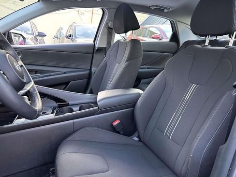 Used 2025 Hyundai Elantra SEL image 18