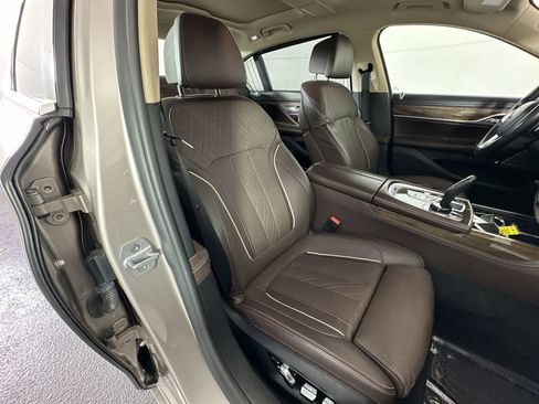Used 2019 BMW 750i xDrive w/ Executive Package image 27