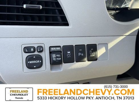 Used 2013 Toyota Sienna Limited image 30