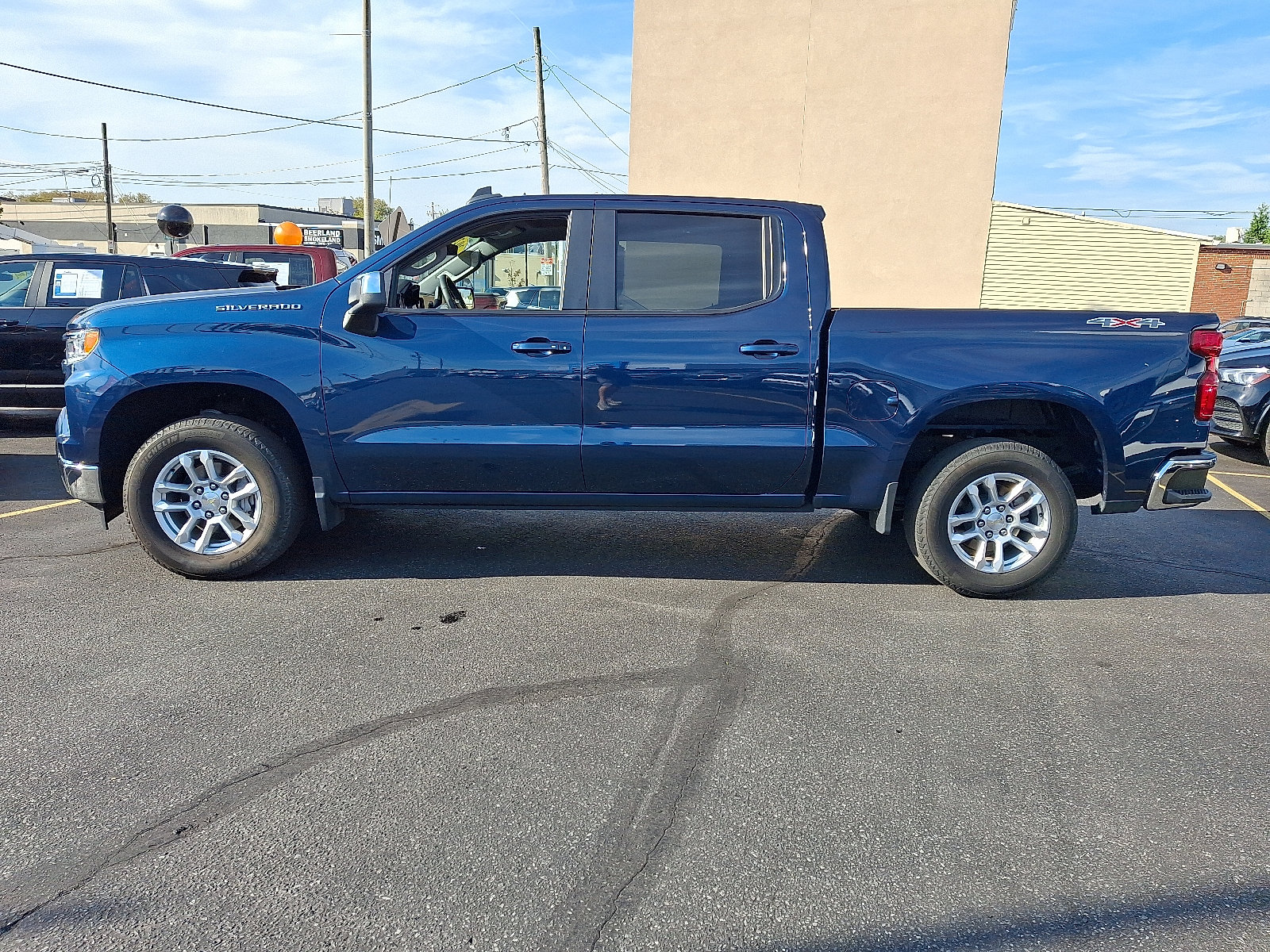 Used 2023 Chevrolet Silverado 1500 LT AWD/4WD image 3