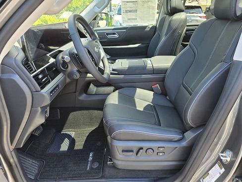 New 2025 INFINITI QX80 Sensory image 21