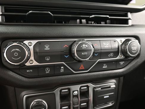 New 2026 Jeep Gladiator Willys image 19