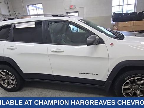 Used 2020 Jeep Cherokee Trailhawk w/ Comfort/Convenience Group AWD/4WD image 12