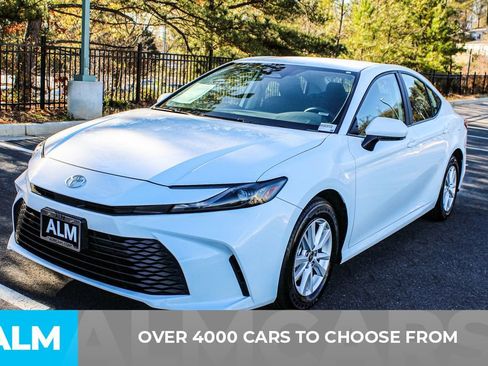 Used 2025 Toyota Camry LE image 3