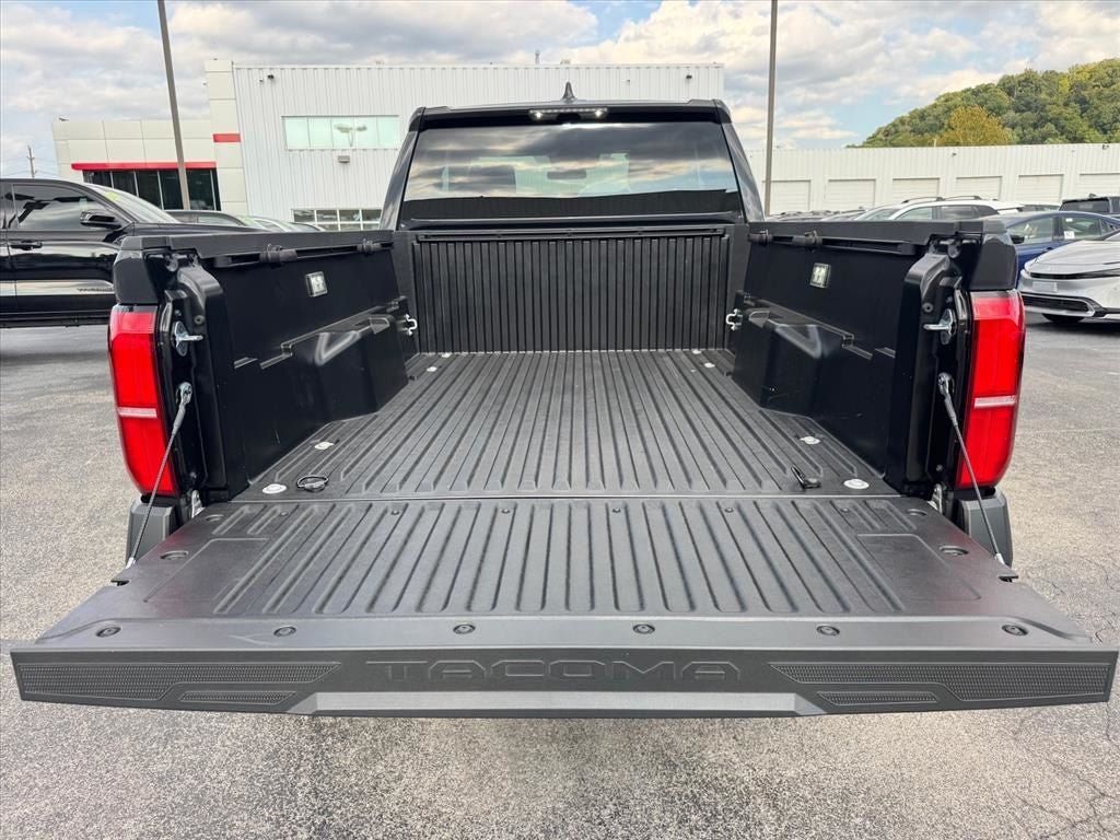 Used 2025 Toyota Tacoma SR AWD/4WD image 17