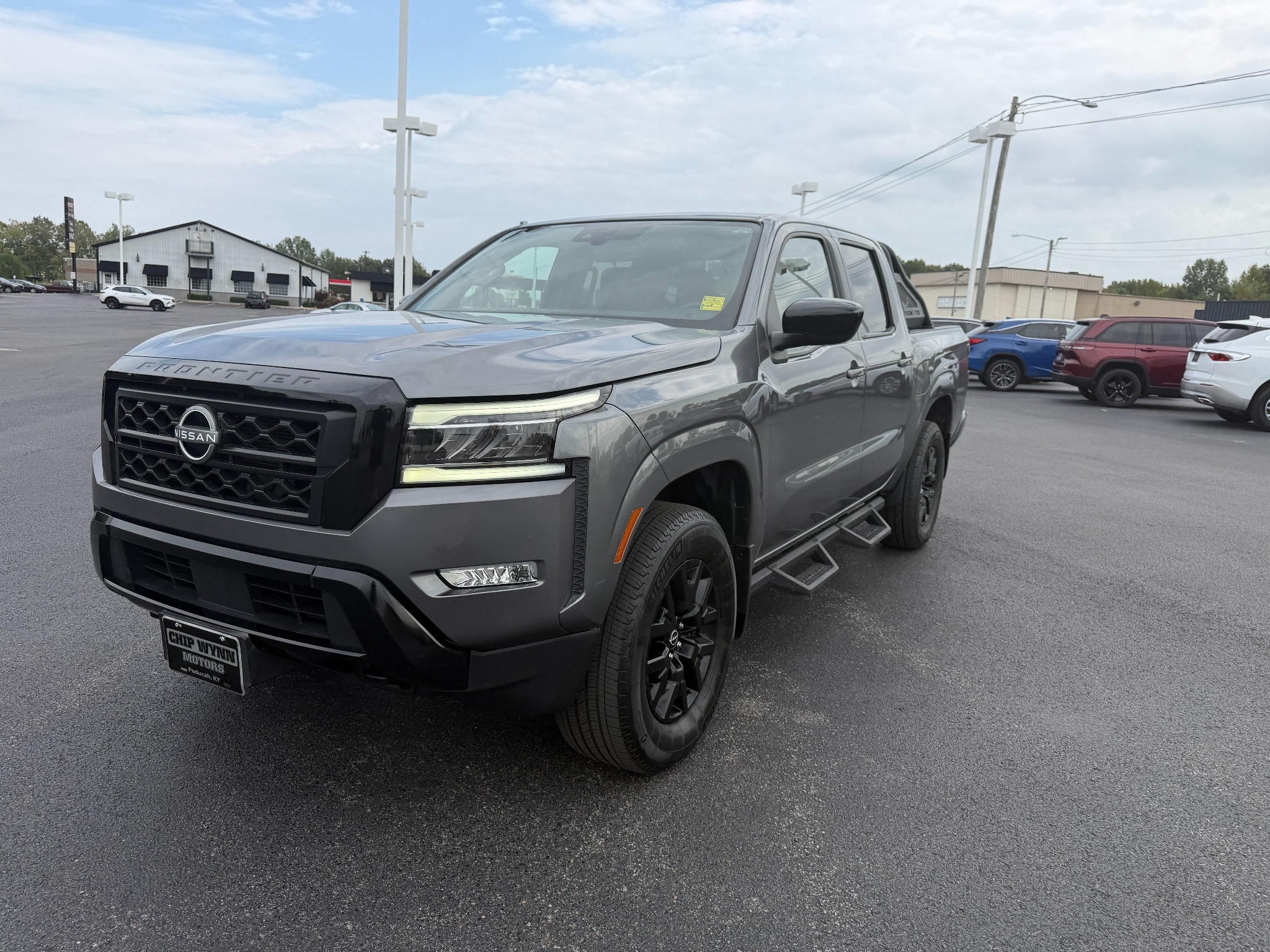 Used 2023 Nissan Frontier SV w/ Midnight Edition Package AWD/4WD image 3