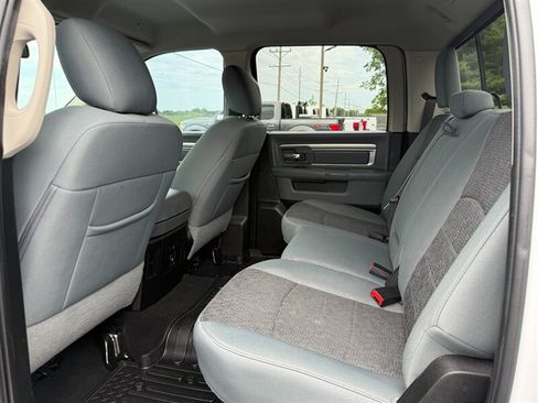 Used 2019 RAM 1500 Classic SLT w/ SLT Plus D←cor Group AWD/4WD image 11
