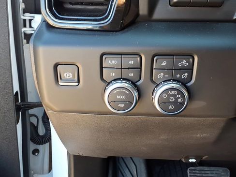 Certified 2025 GMC Sierra 1500 AT4 w/ AT4 Premium Package image 23