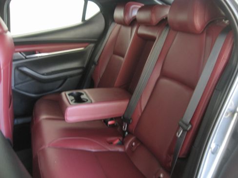 Used 2023 MAZDA MAZDA3 Hatchback w/Premium Plus Pkg image 9