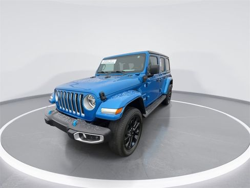 Used 2022 Jeep Wrangler Unlimited Sahara w/ Cold Weather Group image 4