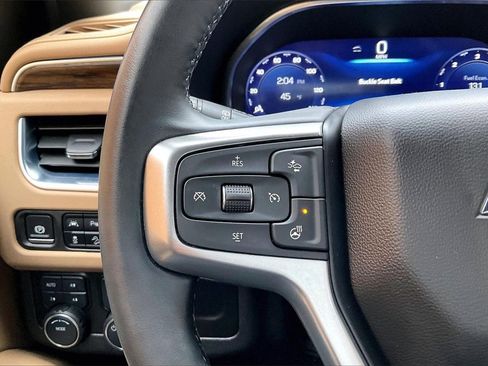 Used 2024 Chevrolet Suburban Premier image 11