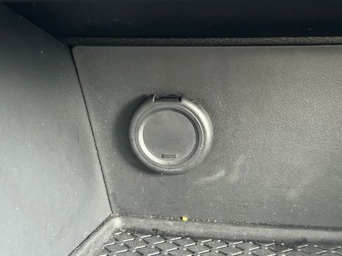 Used 2025 Nissan Pathfinder SV FWD image 28