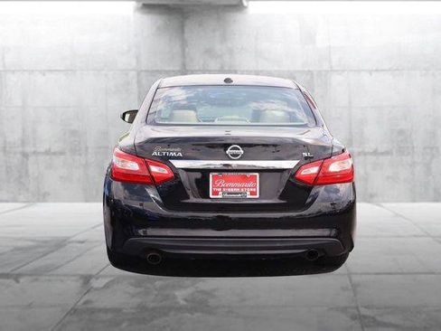 Used 2017 Nissan Altima 2.5 SL w/ Moonroof Package FWD image 6