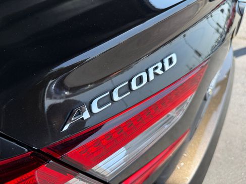 Used 2018 Honda Accord Touring image 23