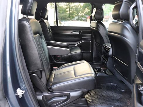 Used 2024 Jeep Wagoneer Series II AWD/4WD image 15