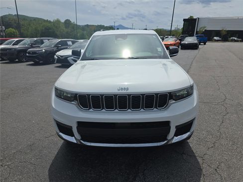 Used 2023 Jeep Grand Cherokee L Limited AWD/4WD image 8