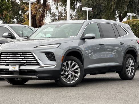 Used 2025 Buick Enclave Preferred image 9